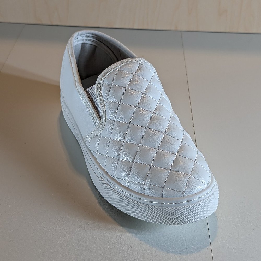 Anne Marie Girls Adorable Quilted Slip-on Summer Sneakers - White - Size 4